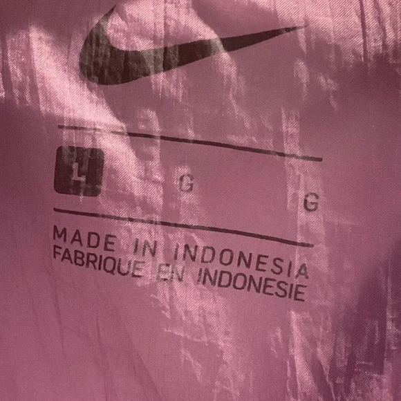 NIKE Women’s Women’s Reflective Jacket New - Picture 7 of 13